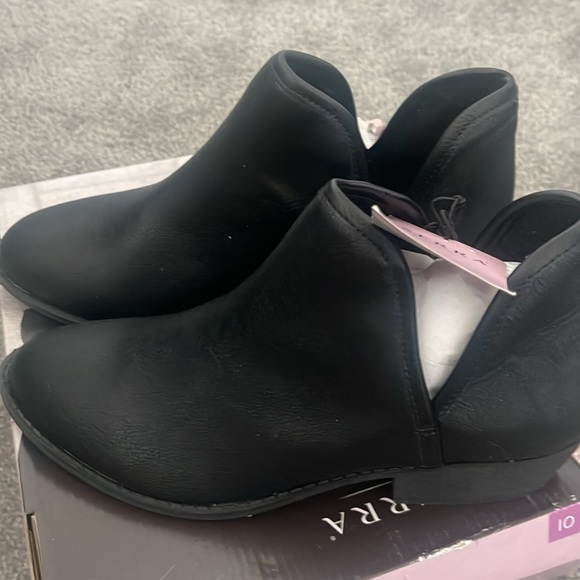 Serra side cut out booties 10 - Picture 3 of 5